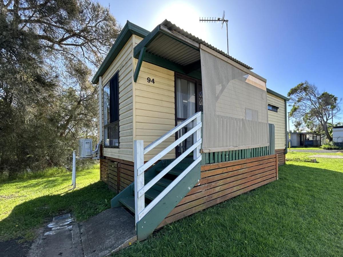 Surfrider Caravan Park Barrack Point Rum bild