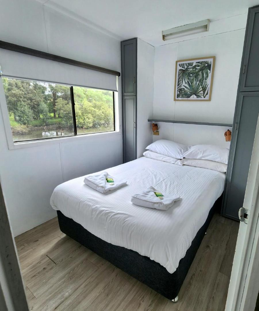 Surfrider Caravan Park Barrack Point Rum bild